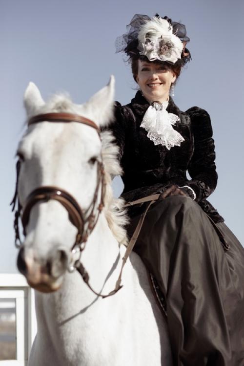 Я в детстве ужасно завидовала деревенскому пастушку, потому что он мог кататься на лошади целыми днями! 03