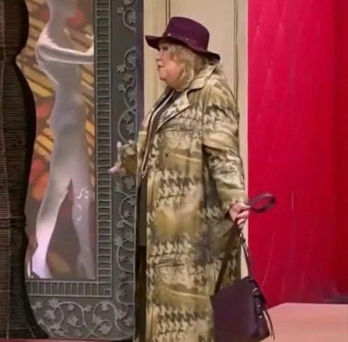 Стилисты проекта сделали перевоплощение Галины Стахановой, она аж расплакалась! 04