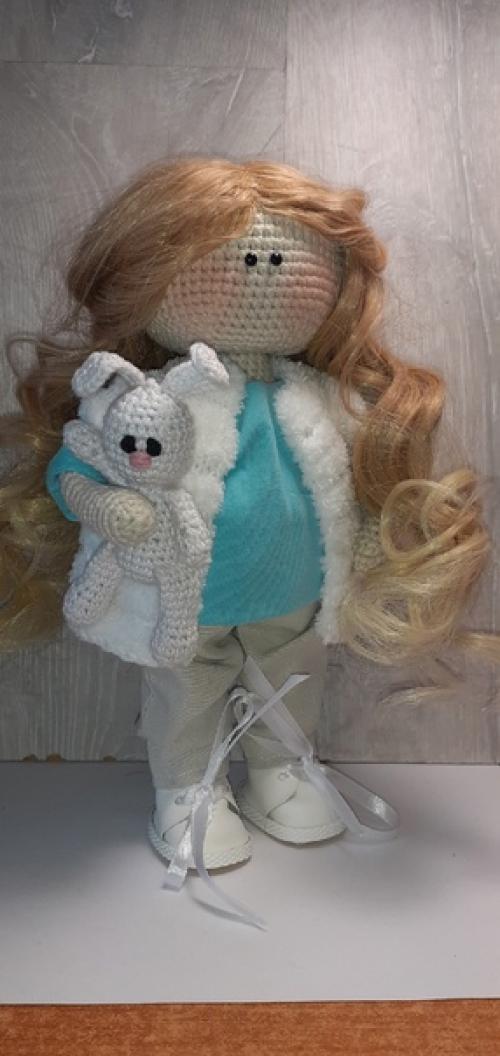 Вот уж и скоро наш женский праздник, очень красивенькая девочка ждёт свою хозяйку. 01