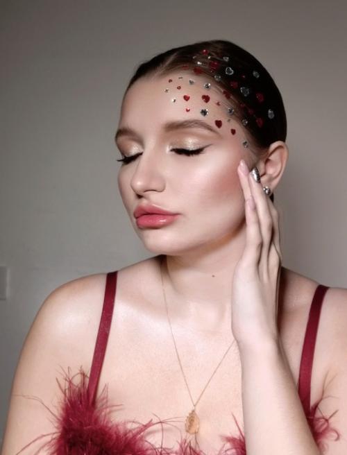 С праздником!  Нам часто не хватает времени на себя любимых. 02