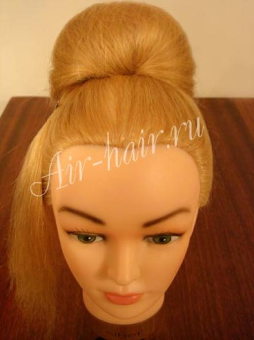 Для кельтской косы необходима достаточная длина пряди, так как в конце мы будем подтягивать волосы вверх. 02