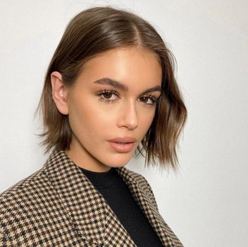 Модные стрижки, которые француженки будут носить этой весной. 06