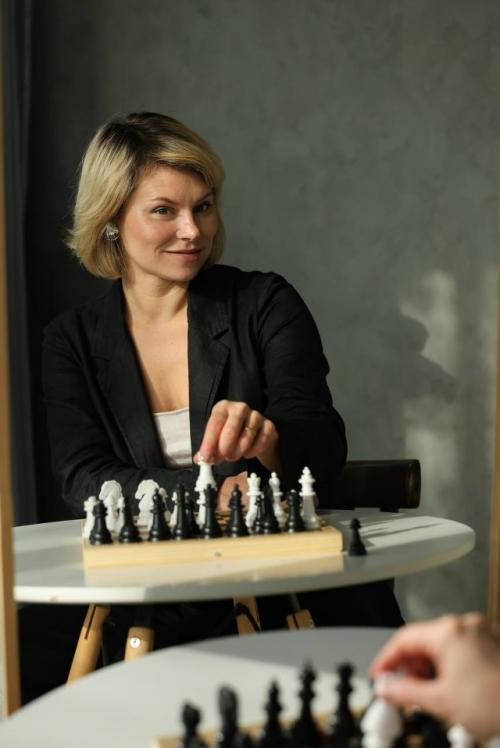 Что общего между лысым мужчиной и женщиной в менопаузе.

