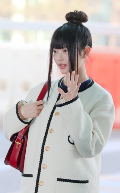 Instiz ханни была одета в мужской наряд по пути на показ мод. 06 Instiz ханни была одета в мужской наряд по пути на показ мод. 06