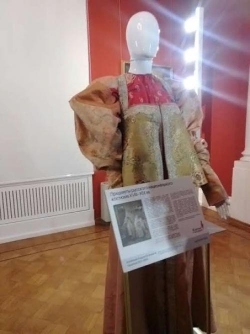 В НГХМ- дом Сироткина открылась выставка Платье с Историей. 06 В НГХМ- дом Сироткина открылась выставка Платье с Историей. 06