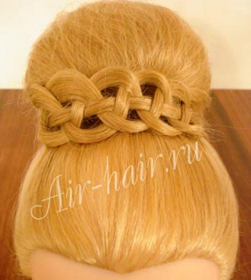 Для кельтской косы необходима достаточная длина пряди, так как в конце мы будем подтягивать волосы вверх. 08