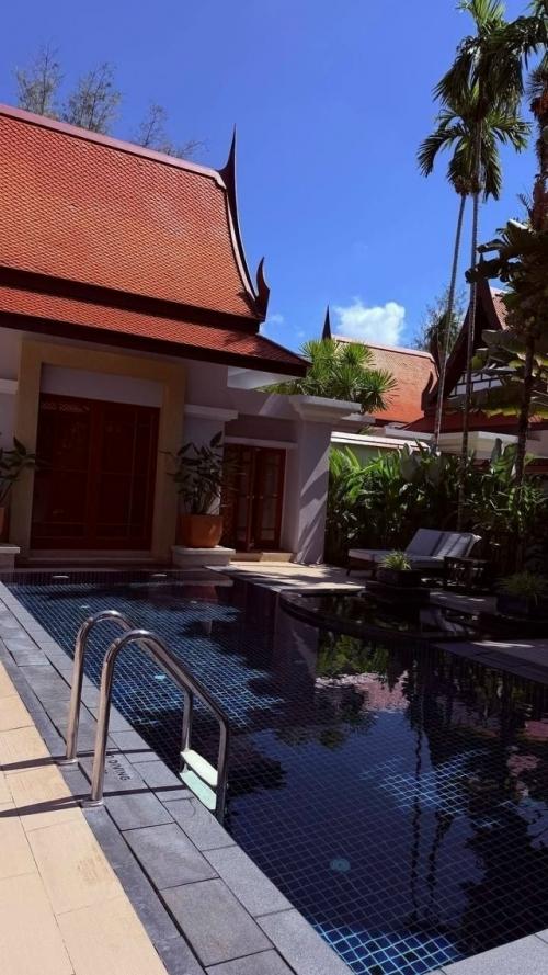 Ксения Бородина решила встретить новый год в солнечном Таиланде вместе с колей. 03