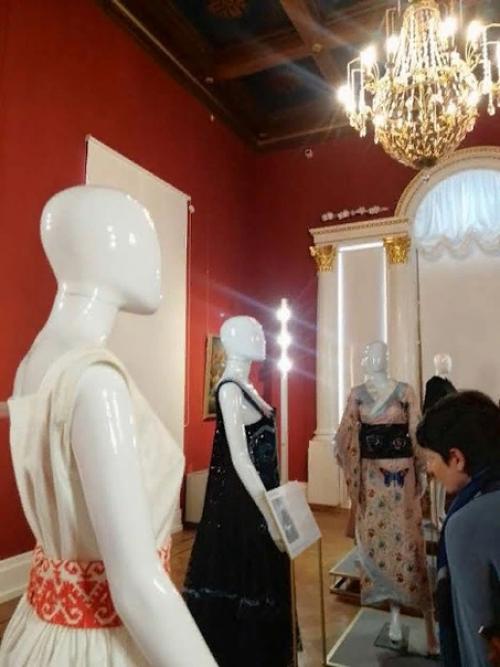 В НГХМ- дом Сироткина открылась выставка Платье с Историей. 04 В НГХМ- дом Сироткина открылась выставка Платье с Историей. 04