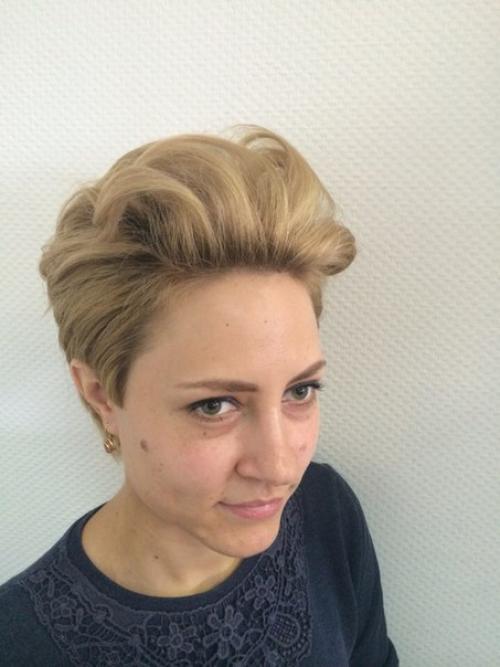 В большинстве парикмахерских школ преподают на манекен головах. 02 В большинстве парикмахерских школ преподают на манекен головах. 02