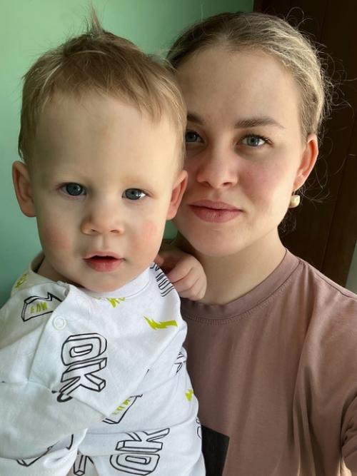 Последние несколько дней у нас с Ярославом были насыщенные - сначала съездили в больницу, потом заглянули в парикмахерскую. 01