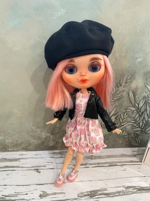 Роззи сменили прическу, сделали косое каре, хоть и на фото это плохо видно, но главное теперь она себе нравится и мне очень. 06