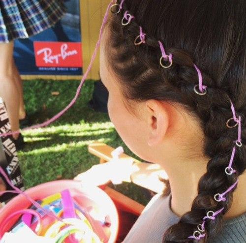 Beautyisareligionlondon. Обертывание волос металической резинкой или прическа в греческом стиле: 01 Beautyisareligionlondon. Обертывание волос металической резинкой или прическа в греческом стиле: 01