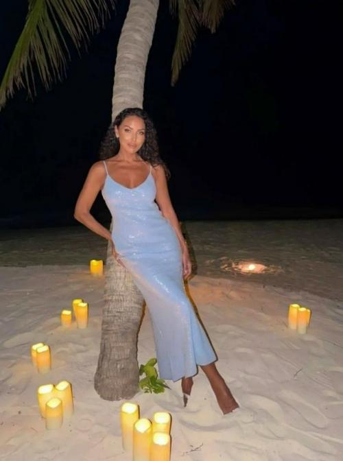 Океан, свечи и кудри: Алсу показала кадры, от которых хочется в отпуск. 01