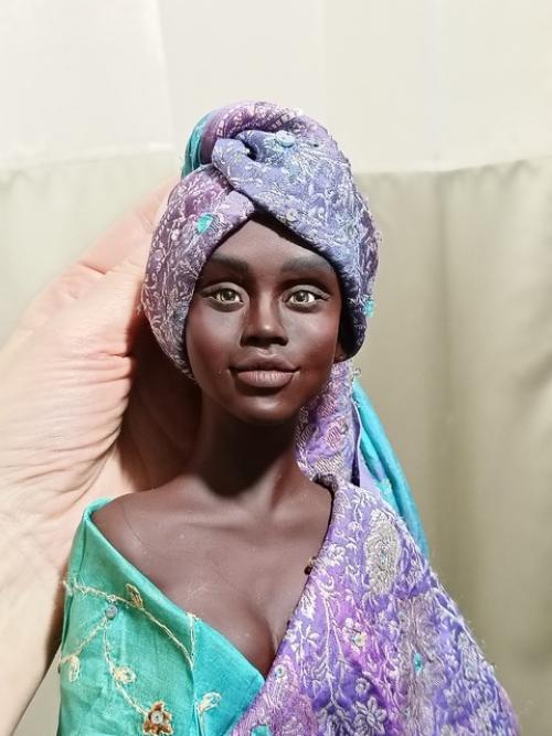 Примерка образа!  Немного отсвечивает и искажаются цвета (фото сделано вечером с электричеством), но всё же. 05