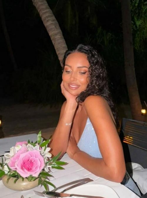 Океан, свечи и кудри: Алсу показала кадры, от которых хочется в отпуск.

