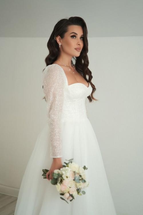 Свадебная мода циклична, но вот уже многие годы остается актуальным нежность и легкость как среди причесок, так и среди макияжа. 07 Свадебная мода циклична, но вот уже многие годы остается актуальным нежность и легкость как среди причесок, так и среди макияжа. 07