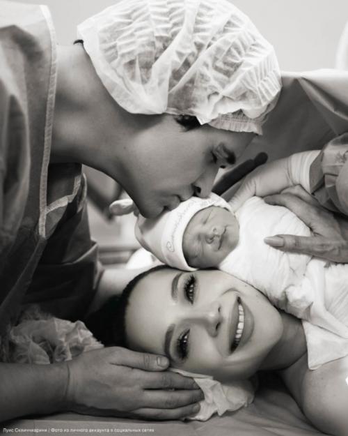 Дорогой лерчек - Луис сквиччиарини снимки из родильного зала опубликовал.  