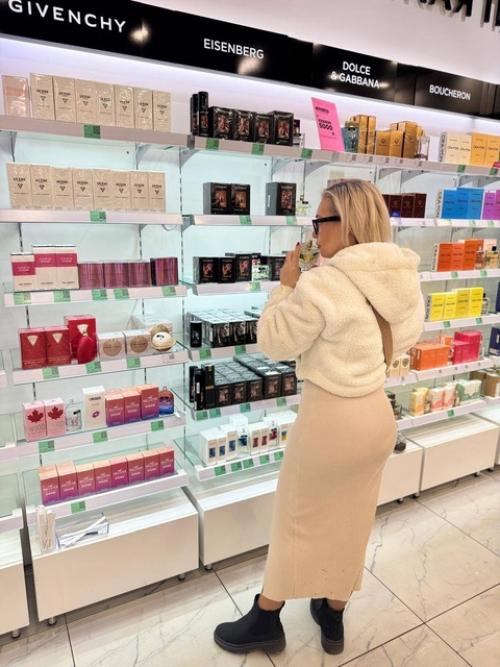 Стремление женщин к красоте или к тому, чтобы быть красивее - обычное дело в нашем обществе. 01