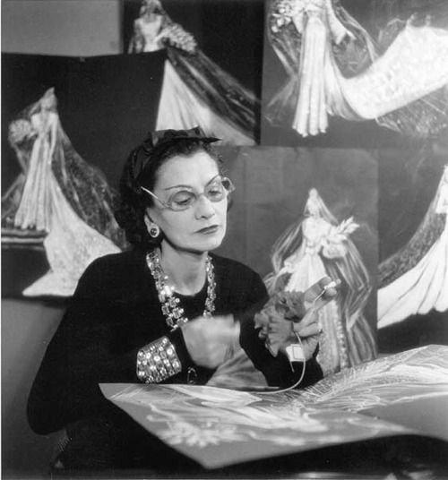 Пламя первой мировой войны не остановило триумфального вхождения Коко в мир моды. 06 Пламя первой мировой войны не остановило триумфального вхождения Коко в мир моды. 06