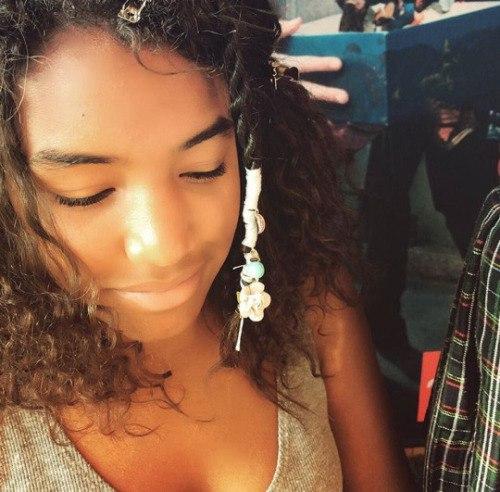 Beautyisareligionlondon. Обертывание волос металической резинкой или прическа в греческом стиле: 02 Beautyisareligionlondon. Обертывание волос металической резинкой или прическа в греческом стиле: 02