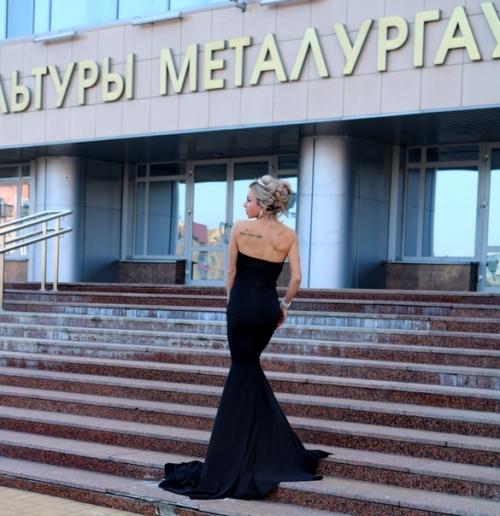 На первый взгляд, идеальные фото с идеальной красоткой. 02