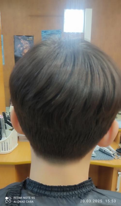 Мужская стрижка шапочка вновь вернулась на модные подиумы, правда, в несколько изменённом виде, нежели в 60-е годы прошлого столетия. 01