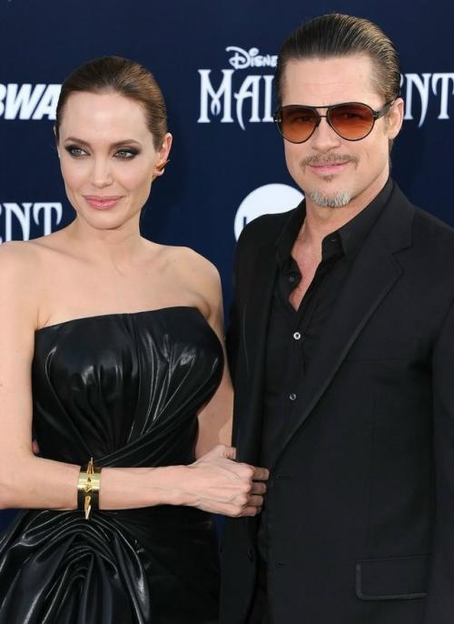 Брэд питт часто непроизвольно повторяет стиль своих партнерш. 01