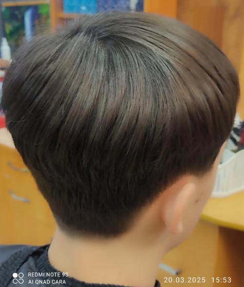 Мужская стрижка шапочка вновь вернулась на модные подиумы, правда, в несколько изменённом виде, нежели в 60-е годы прошлого столетия. 02