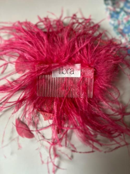 Libra фасцинатор на гребне насыщенная фуксия страусиные перья 2000-2010-е бутик/универмаг. 03