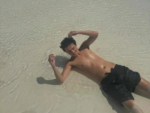 Самая обсуждаемая парочка голливуда Тимоти шаламе и кайли дженнер интригуют фоточками с райского острова. 06