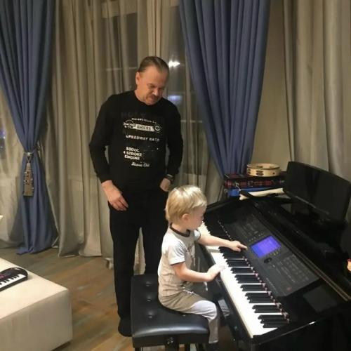 Наталья подольская поделилась трогательной подборкой в честь 80-летия своего свекра, Владимира Преснякова старшего. 02