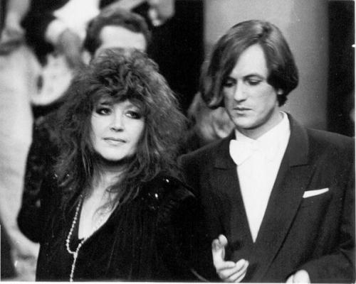 Сделать прическу, как у пугачевой. Смелая хулиганка vs икона стиля: Какой была Алла Пугачева в разные годы.