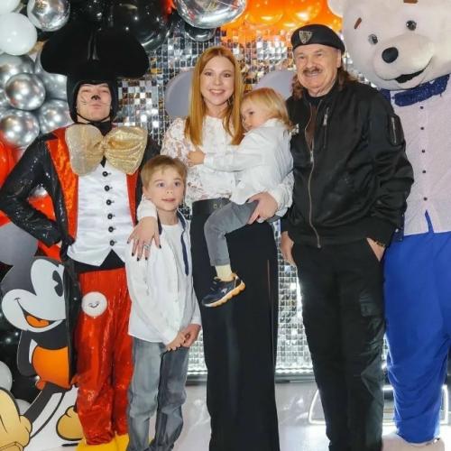 Наталья подольская поделилась трогательной подборкой в честь 80-летия своего свекра, Владимира Преснякова старшего. 03