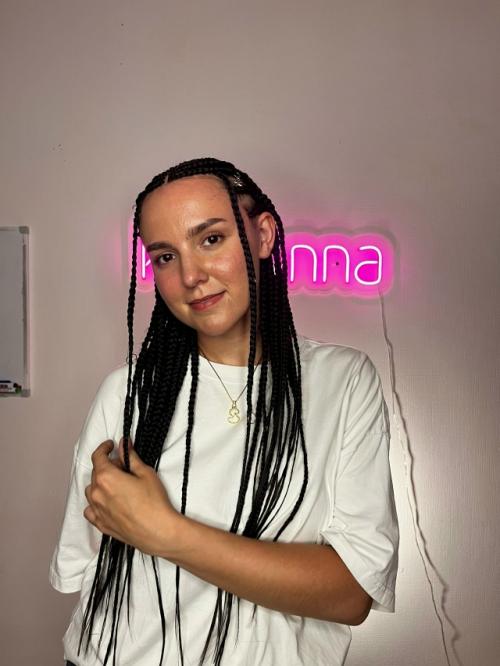 Нашумевшая причёска, про которую вы спрашиваете чаще всего. 03