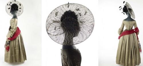 Английская мода 18-19 веков на манекенах в сюрреалистических шляпках. 07