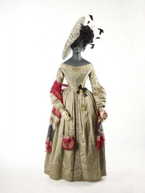 Английская мода 18-19 веков на манекенах в сюрреалистических шляпках. 06