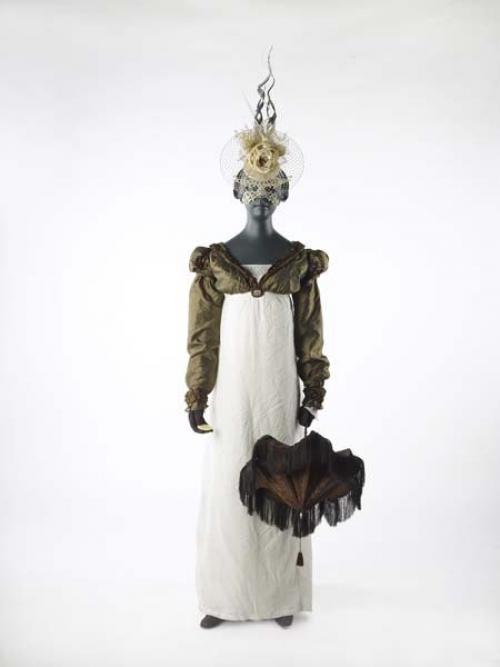 Английская мода 18-19 веков на манекенах в сюрреалистических шляпках. 02