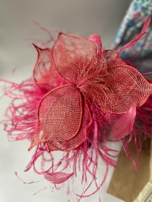 Libra фасцинатор на гребне насыщенная фуксия страусиные перья 2000-2010-е бутик/универмаг. 04