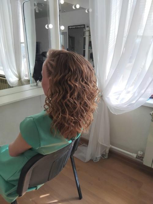 Вот тот редкий случай, когда на первом кадре я случайно поймала фото до ну и после уже понятно, прическа с разных сторон. 03