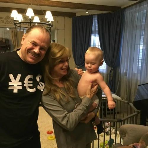 Наталья подольская поделилась трогательной подборкой в честь 80-летия своего свекра, Владимира Преснякова старшего. 01