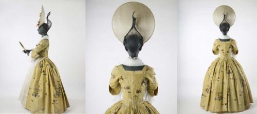 Английская мода 18-19 веков на манекенах в сюрреалистических шляпках. 01