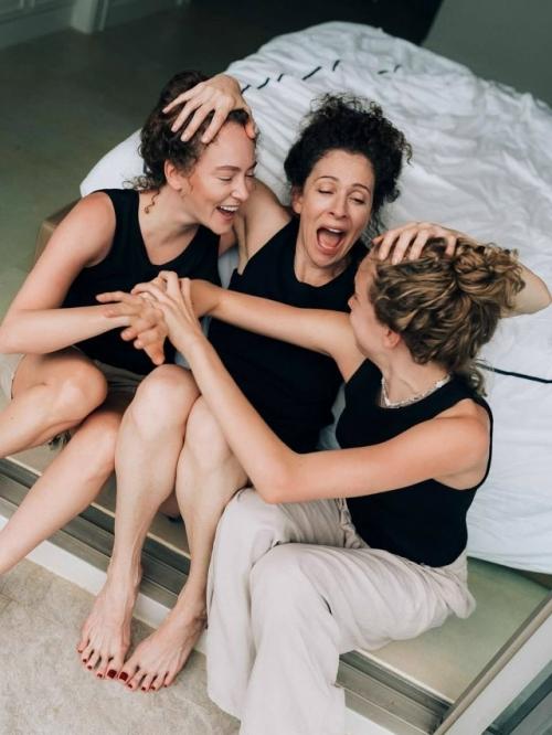 Как это трогательно: архивные фото Аглаи Тарасовой и её тёплое поздравление маме Ксении Раппопорт с 52 летием! 02