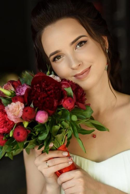 Мне стали нравится стрит съемки над красивыми фасадами кафе, ими например можно разнообразить свадебную фотосессию. 04