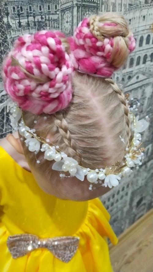 Меня часто спрашивают, как можно заплести косички на резинке. 01