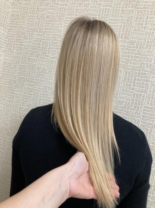 Когда в осажденном Ленинграде закрылись почти все парикмахерские, парикмахерская номер 9 продолжила обслуживать ленинградцев. 01