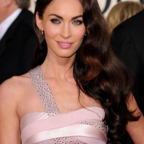 Посмотрите, как прекрасны могут быть прически на бок на длинные волосы с локонами. 02