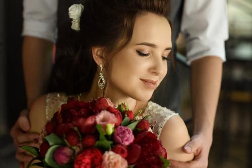 Мне стали нравится стрит съемки над красивыми фасадами кафе, ими например можно разнообразить свадебную фотосессию. 03