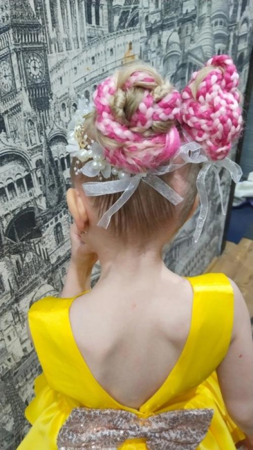 Меня часто спрашивают, как можно заплести косички на резинке. 02