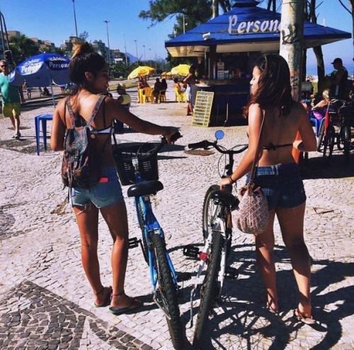 Фотоальбом лета?   1 июня - сделай своё фото с бутылкой минералки. 04