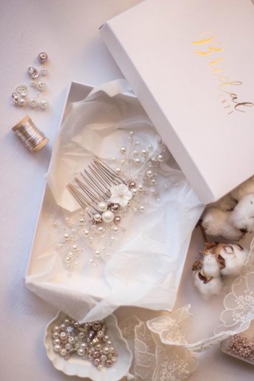 Свадебный гребешок - простое и изящное украшение, пожалуй, лучший способ сделать прическу особенной. 03